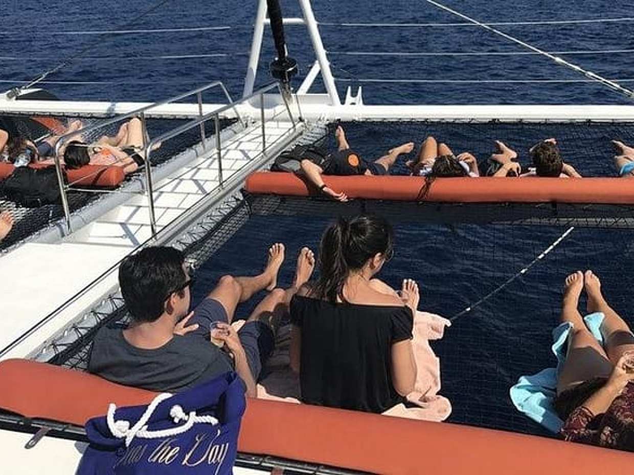 Sunset Catamaran Cruise Tahiti in Greece, Thera