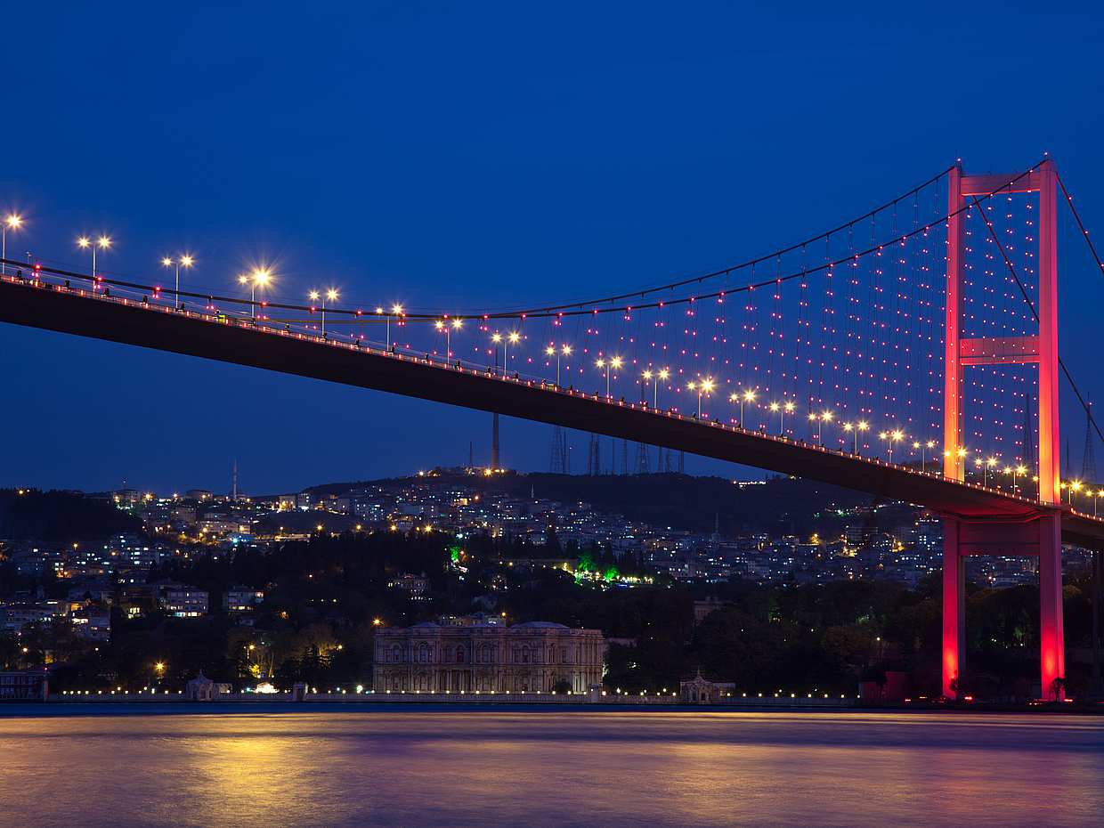 Bosphorus Yacht Cruise with Steak Dinner, photo 2