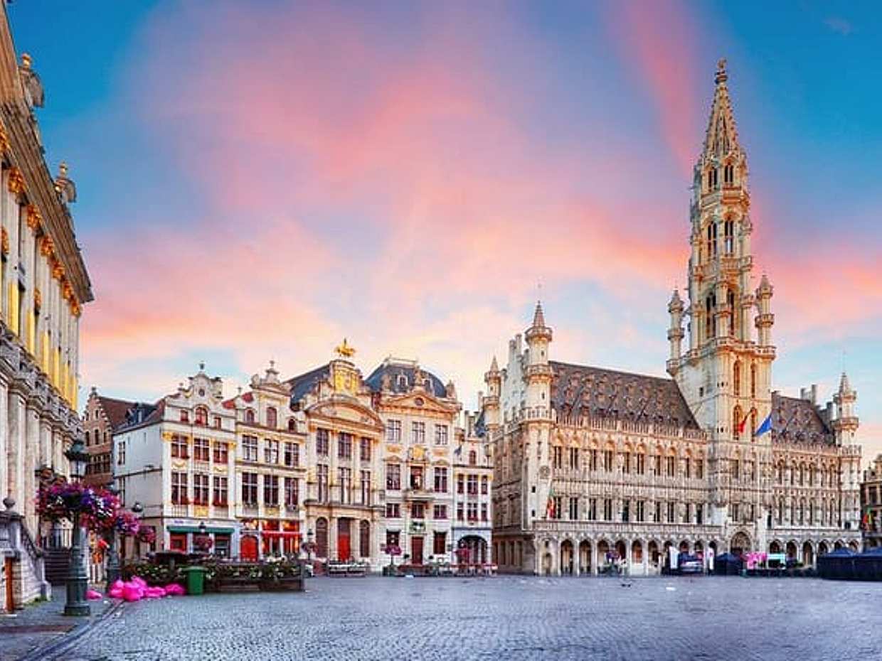 Brussels Scavenger Hunt & Highlights Self-Guided Walking Tour in Belgium