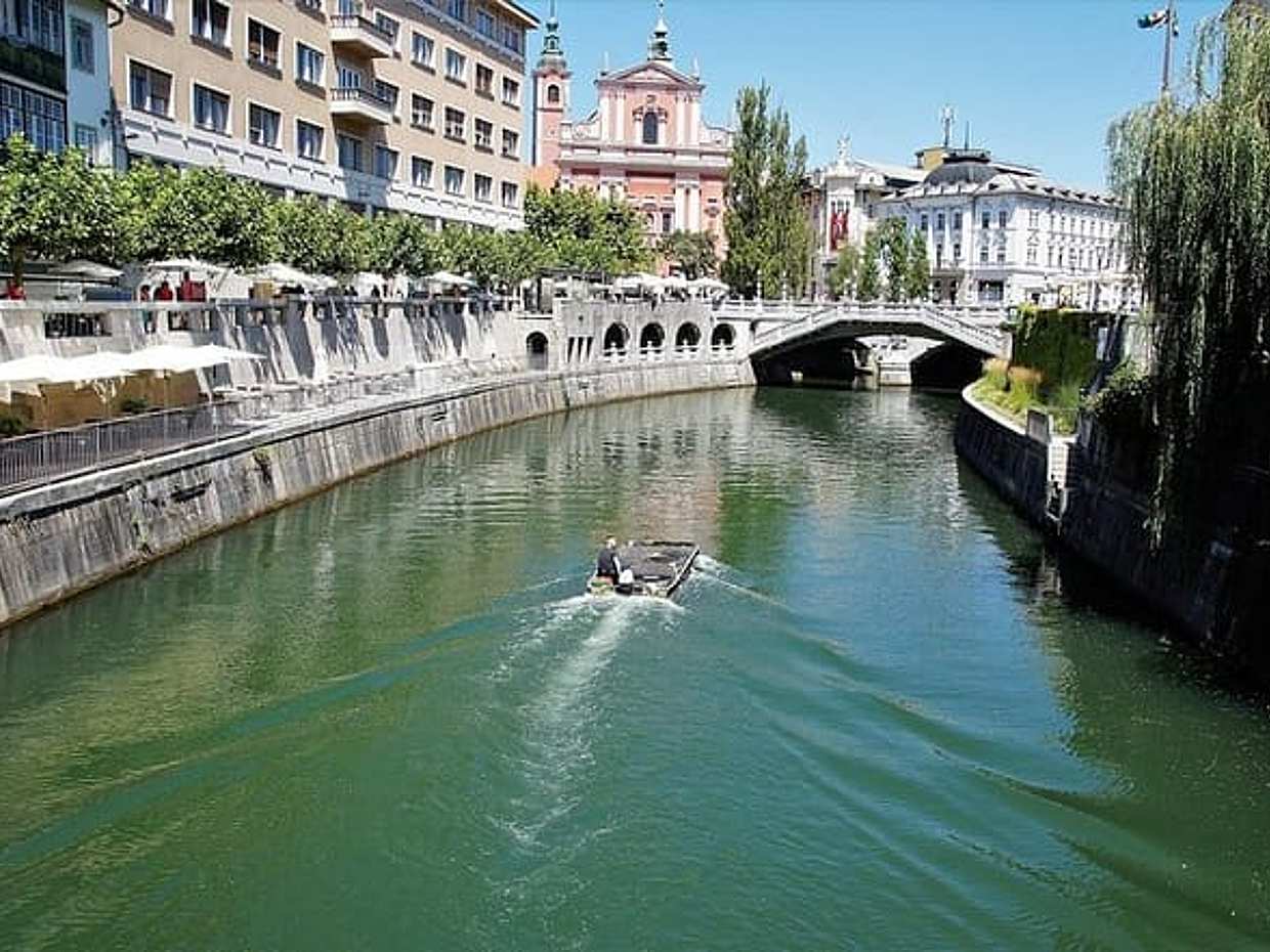 Private Transfer from Zagreb to Ljubljana with Sightseeing