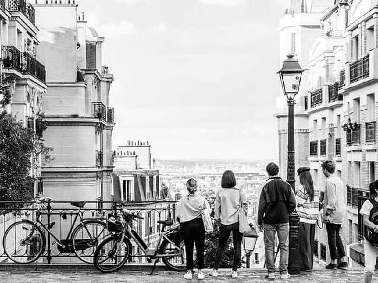 6 Hrs Le Marais and la Vallée Village Tour with CDG pick up