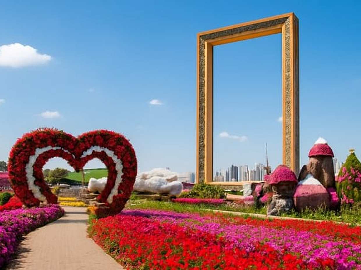 "Комбинированные билеты в Dubai Miracle Garden и Dubai Frame в Объединенных Арабских Эмиратах"