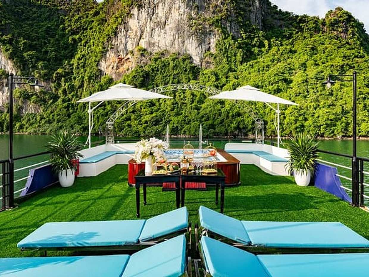 Halong 5star Cruise Day Tour with Jacuzzi, Buffet and Kayaking, photo 5