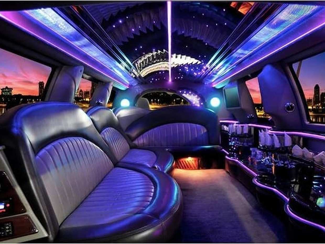 Two hours Private Limo rental with chauffeur in Dubai in United Arab Emirates, Sharjah, photo 2