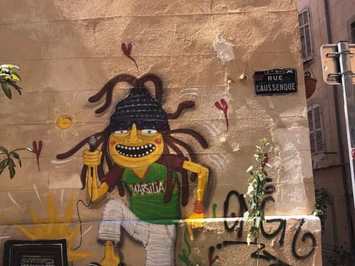 Food tour and Street art in the oldest district in Marseille: le Panier