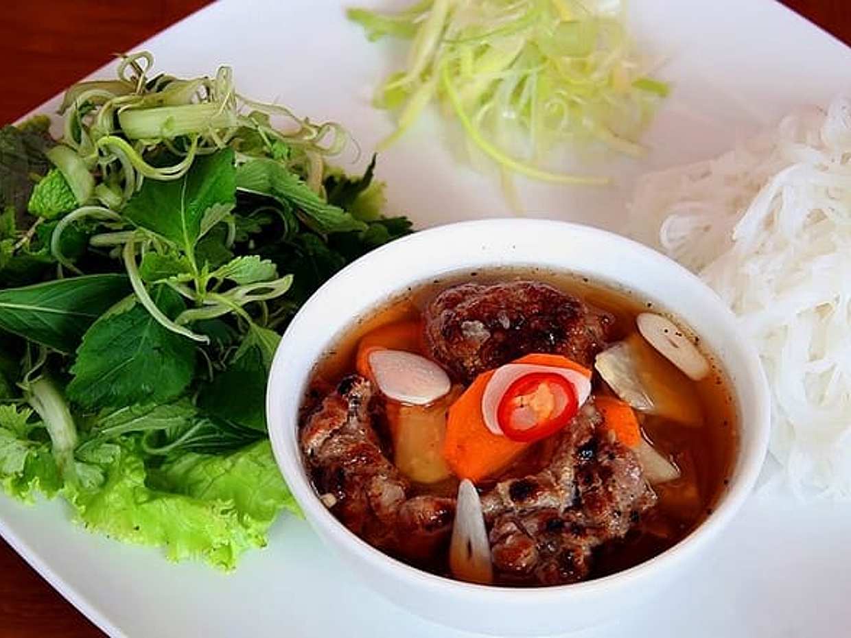 Hanoi Walking Street Food Tour By Night (Group or Private Tour), photo 4