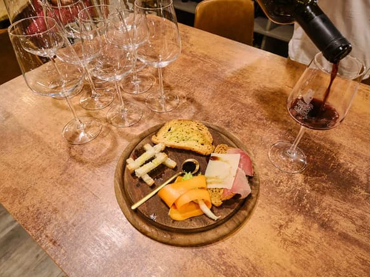 Cheers to Florence: an Exclusive Small-Group Wine Tasting Experience with Unlimited Wine, photo 4