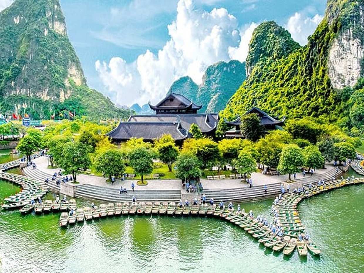 Bai Dinh Trang An Day Trip with Lunch, Boat Trip and Electric Car, photo 2