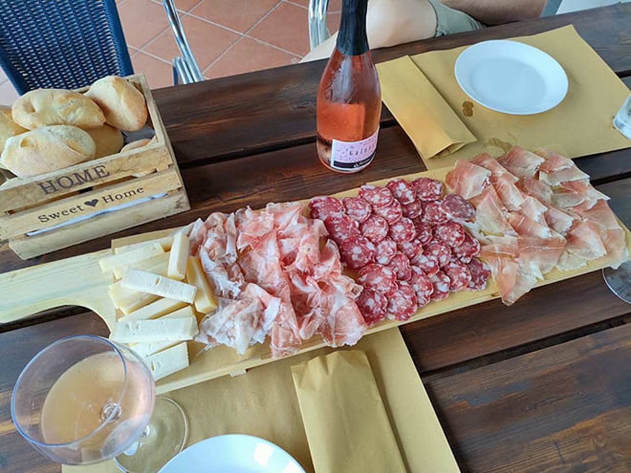 Tasting of 4 Valtenesi wines with local food in Salò, photo 5