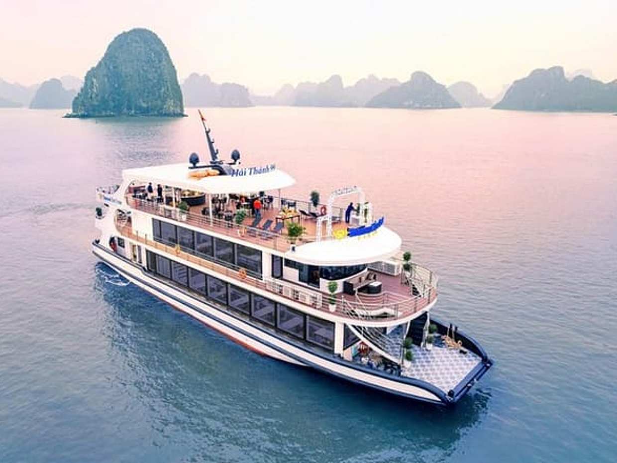 Diamond Era Luxury Halong Bay Day Trip with Jacuzzi & Kayaking, photo 4