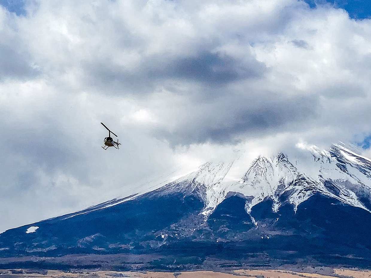 Tokyo: Fuji - Hakone - Yokohama Heli Ride (1-4 persons) in Japan
