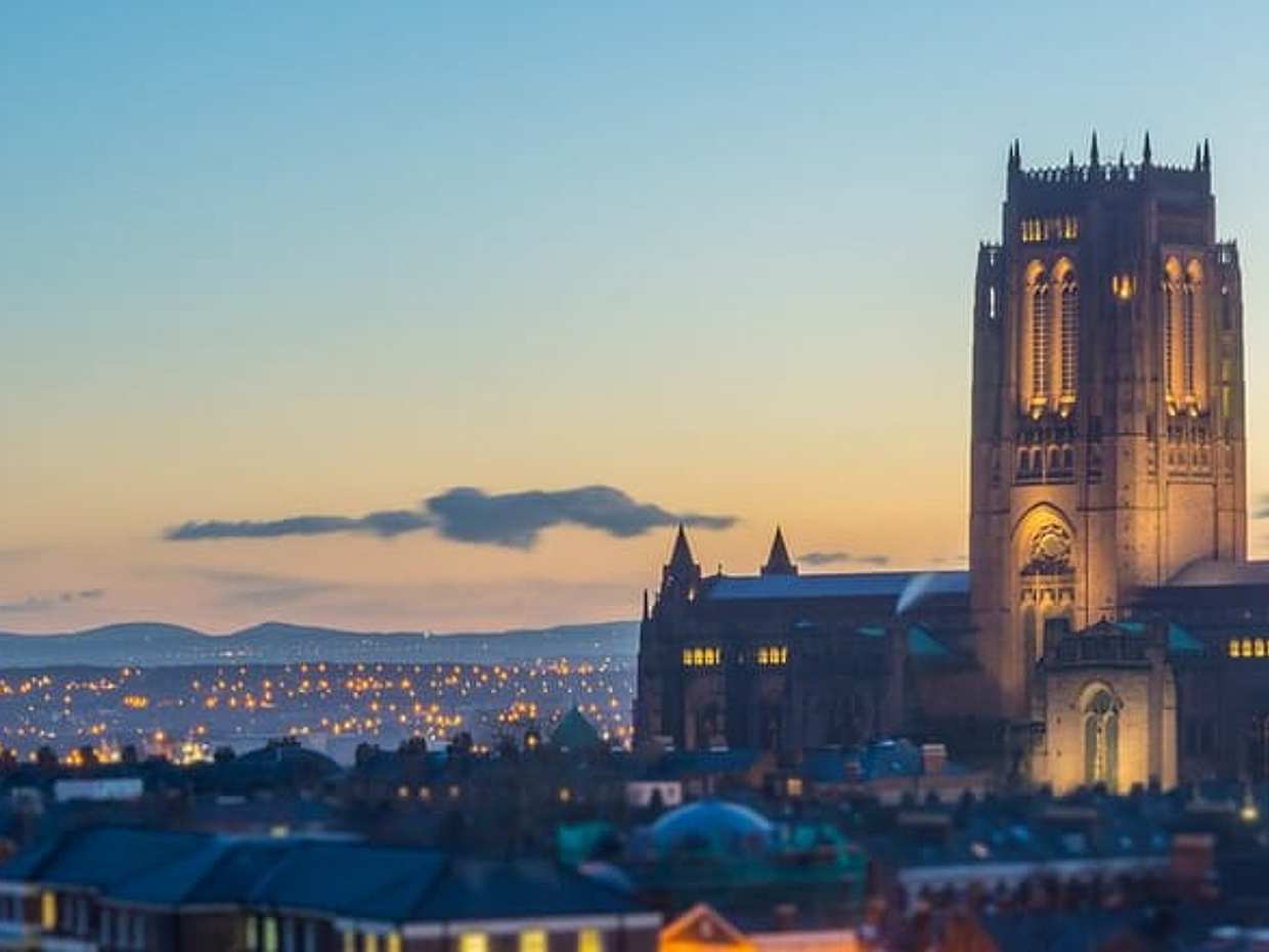 "Chasse au trésor et points forts de Liverpool Visite pédestre autoguidée au Royaume-Uni"