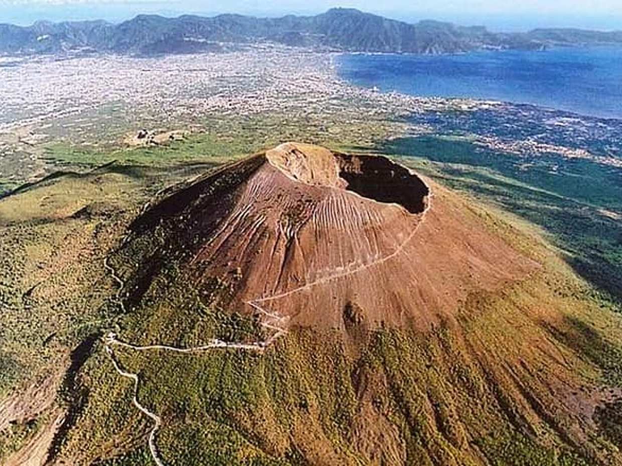 Mt Vesuvius and Pompeii Tour by Bus from Sorrento