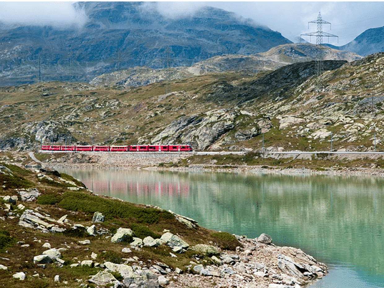 Bernina Red Train and St Moritz full day tour from Milan, photo 4