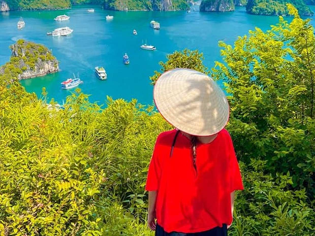 Ha Long Bay Cruise & Bat Trang Pottery Village FullDay from Hanoi