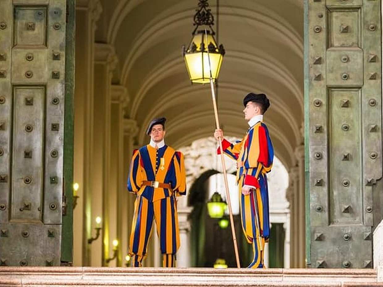 Rome 24-Hour Hop-On Hop-Off Bus + Vatican Museum & Sistine Chapel Tickets in Italy, photo 4