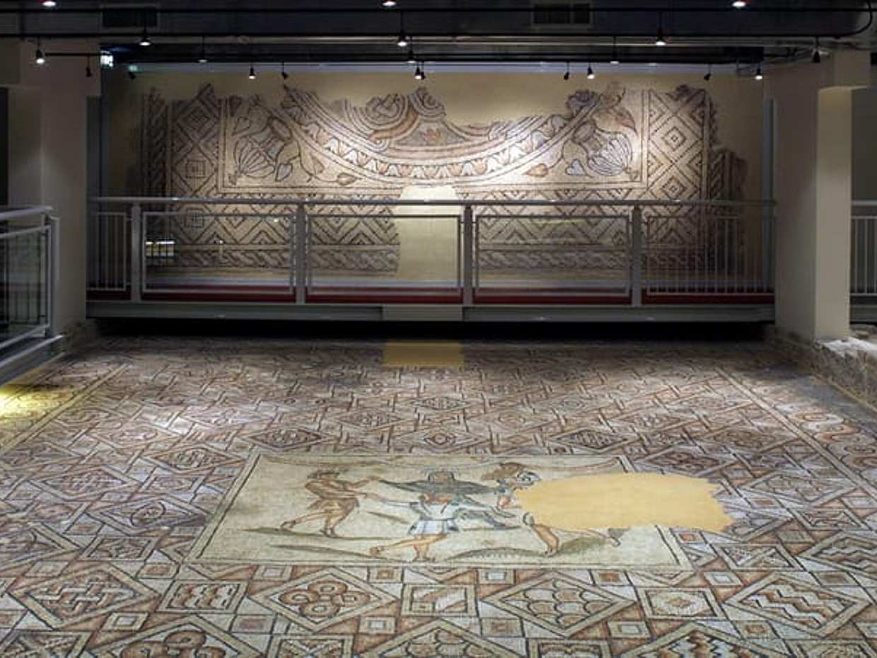 Ravenna: Visit the "Domus of Stone Mosaics" Archaeological Site, photo 4