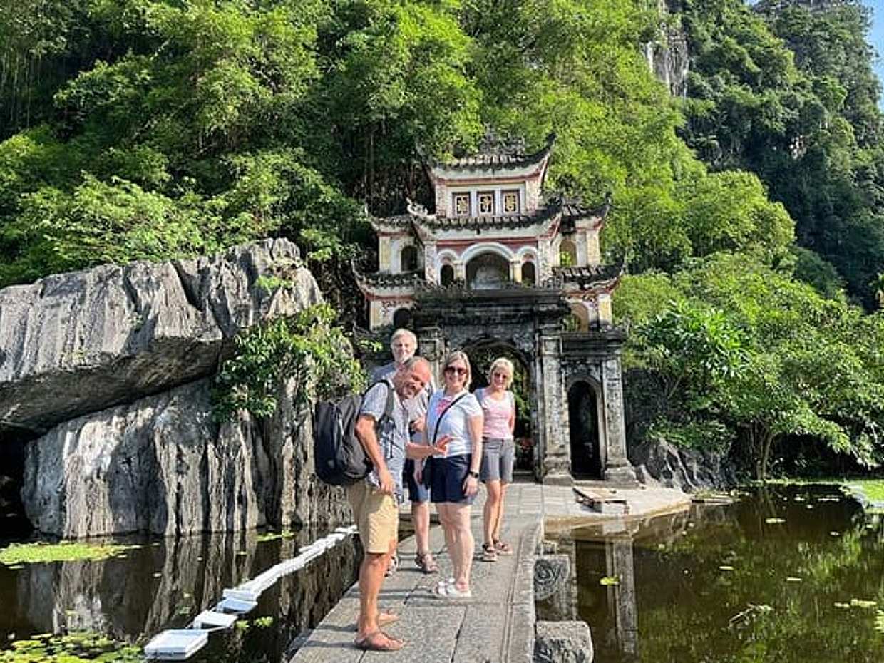 Luxury Private Tour From Hanoi: Trang An, Bich Dong & Mua Caves