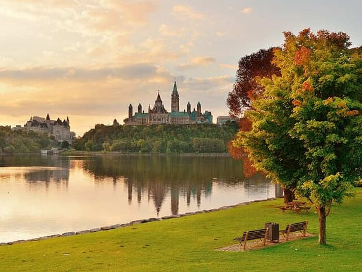 Ottawa Scavenger Hunt & Highlights Self-Guided Walking Tour