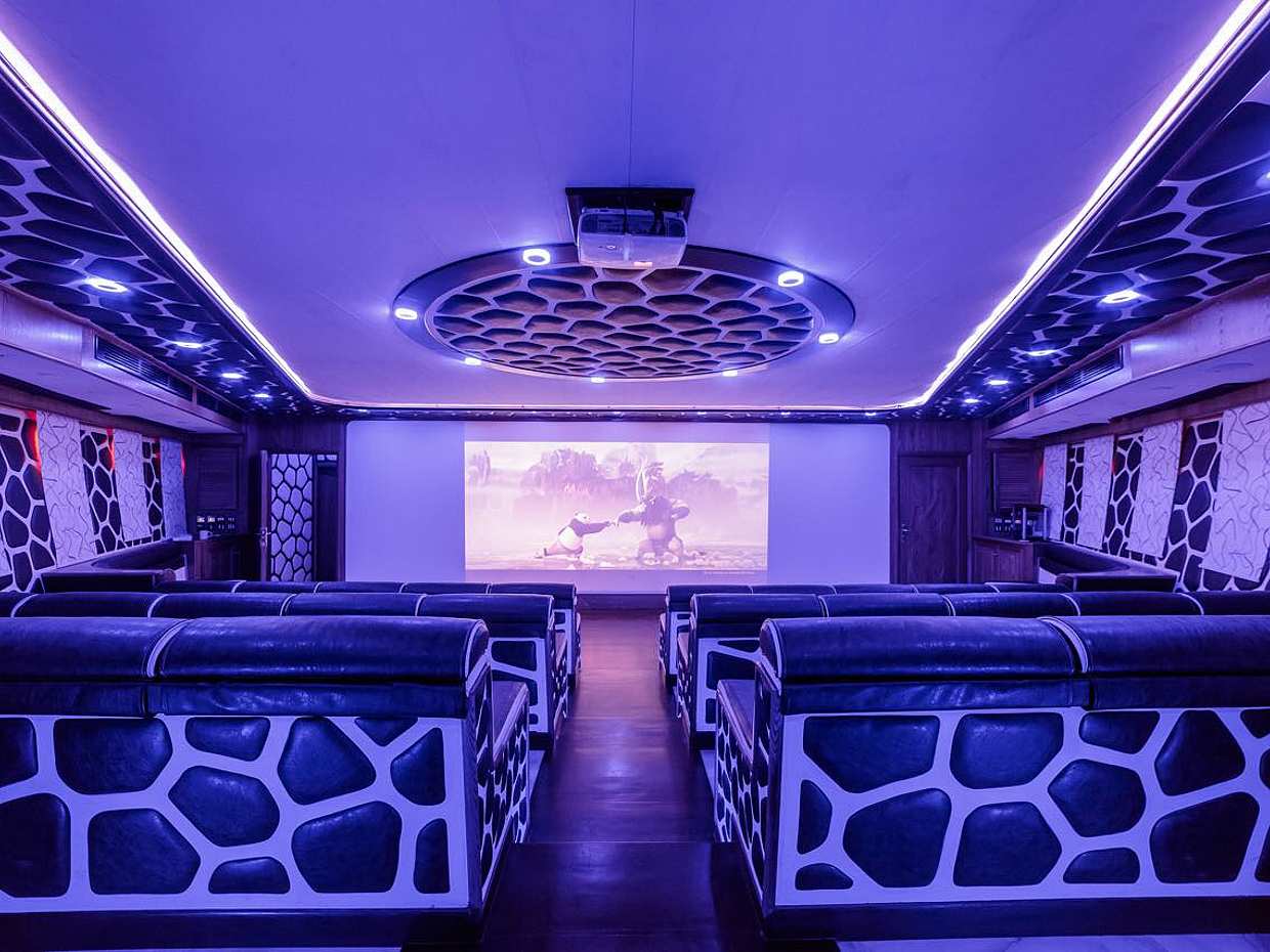 MegaYacht Dinner Cruise Standard Unlimited Drinks in United Arab Emirates, Dubai, photo 3