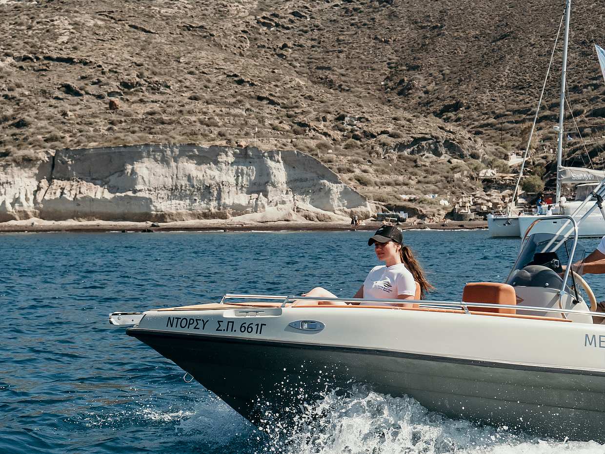 Santorini: Private Self-Drive Boat Rental in the Caldera, photo 3