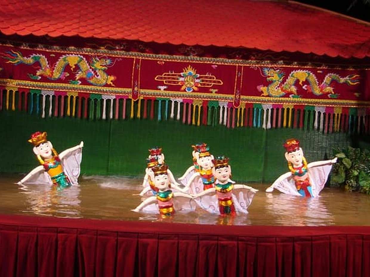 Small Group Hanoi Evening Tour with Cyclo and Water Puppet Show with Food