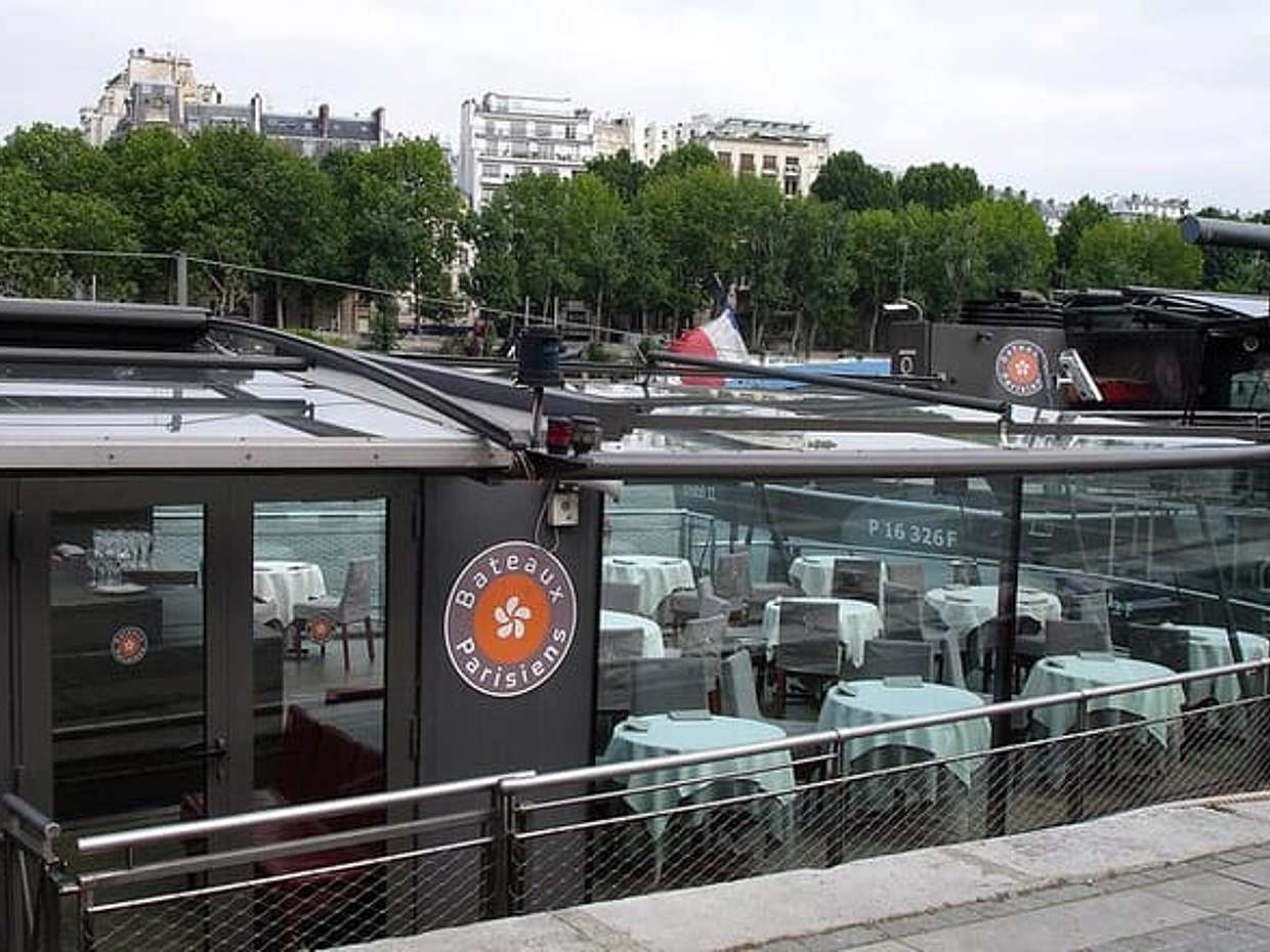 Eiffel Tower, Louvre Cruise and Wine Tasting with Hotel Pick Up, photo 2