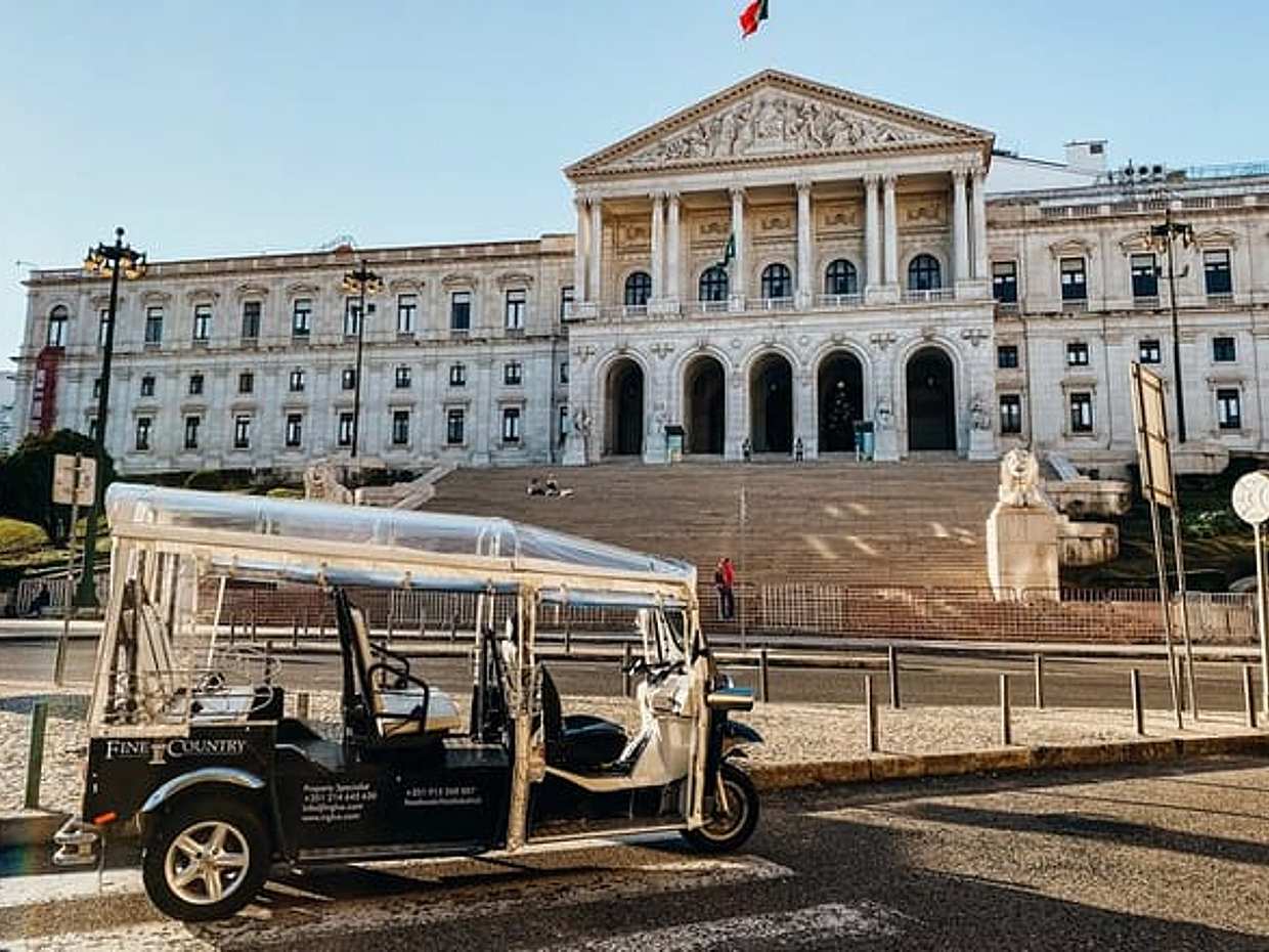"Véritable visite privée en tuk-tuk de 4 heures Découvrez Lisbonne avec un local ! au Portugal", photo 5