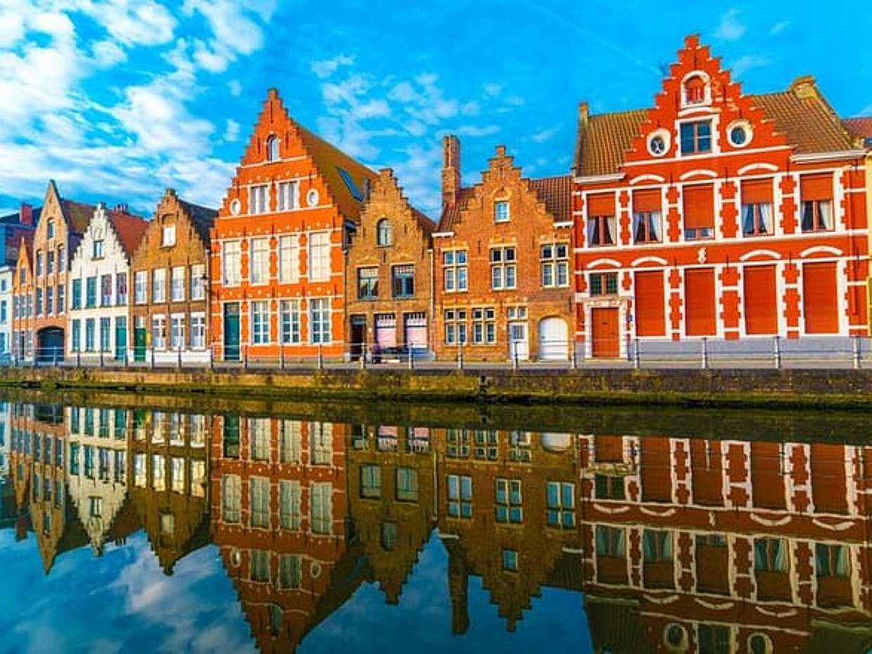 Private transfer from Amsterdam to Bruges, 2h Stop in Antwerp in Netherlands