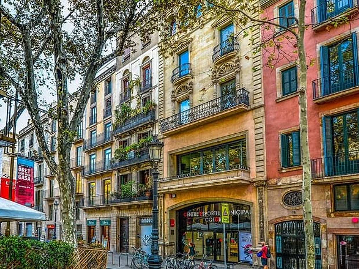 Private Transfer From Madrid To Barcelona With a 2 Hour Stop
