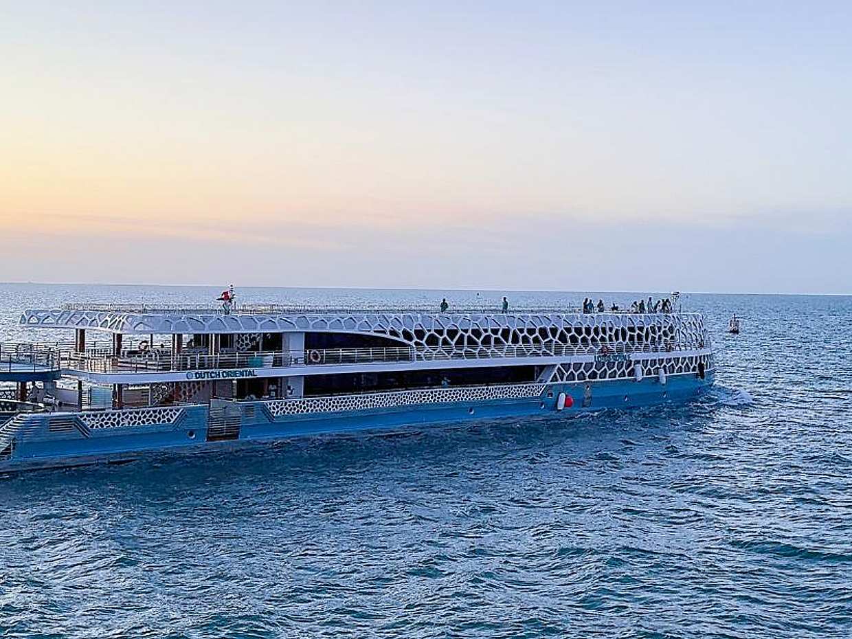 Private Dubai City Tour & Lotus Mega Yacht Cruise with Dinner in United Arab Emirates, photo 2