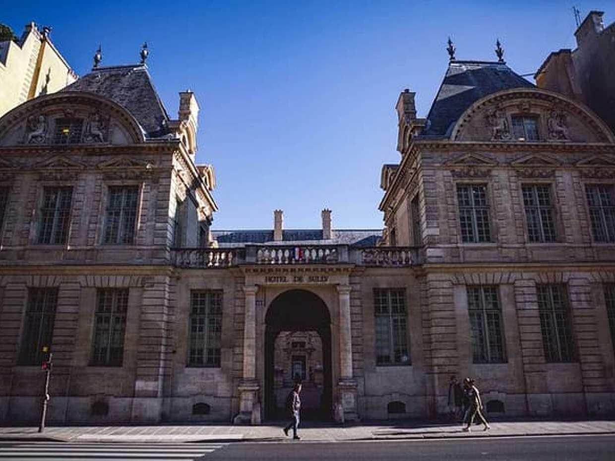 Le Marais and Dinner Cruise with BVA pick up in Paris- 6 Hrs