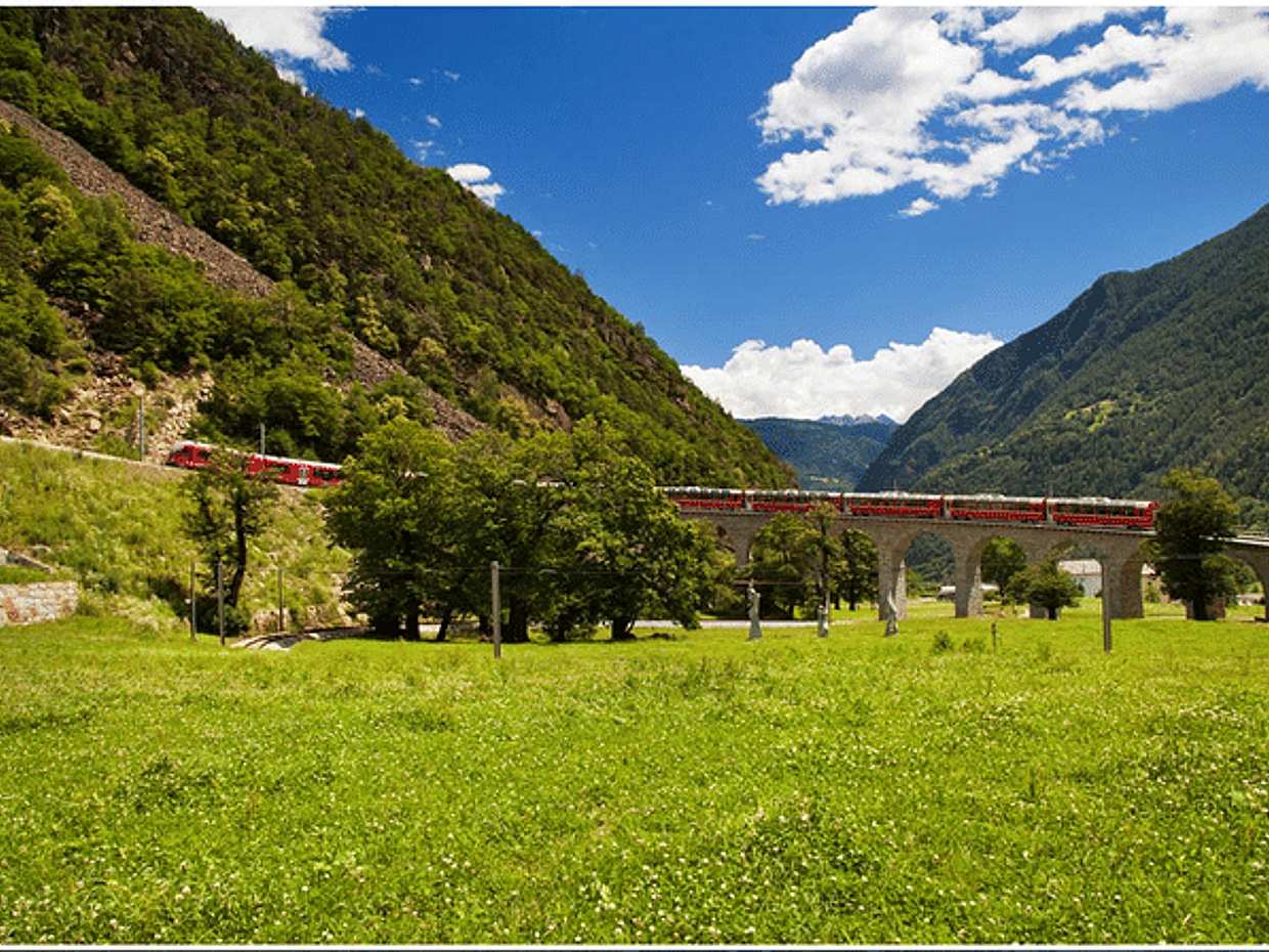 Bernina Red Train and St Moritz full day tour from Milan, photo 3
