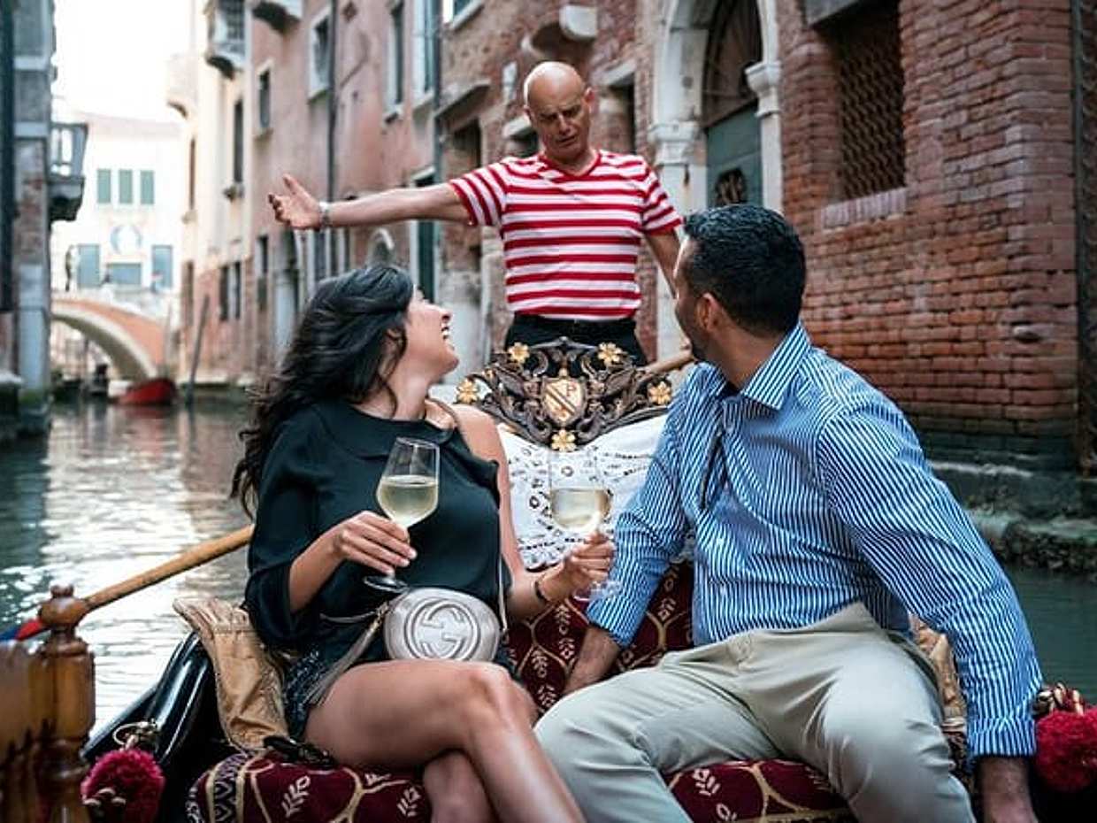 Gondola Ride with violinist and champagne, photo 4