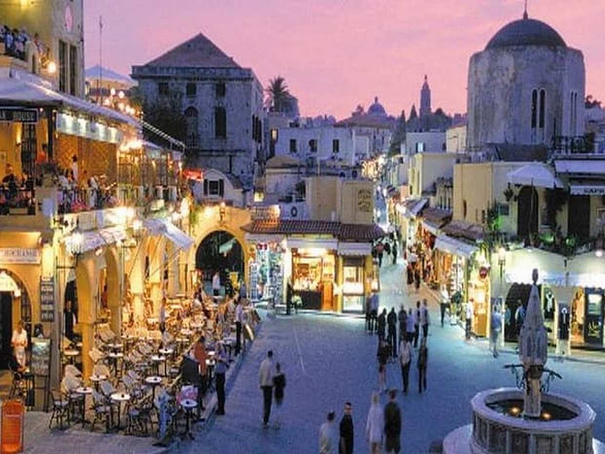 Rodas de noche en Grecia, photo 4
