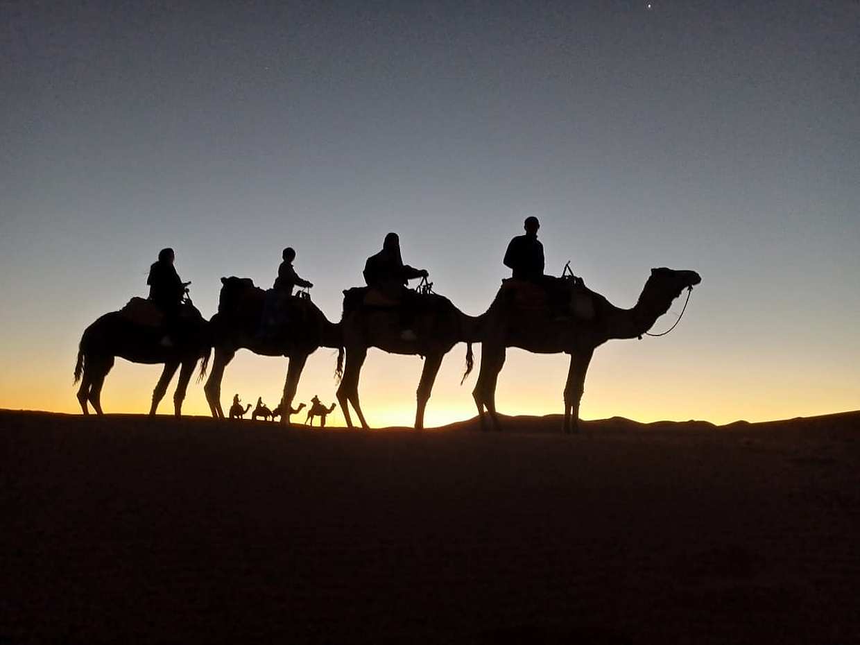 Kamelritt in der marokkanischen Sahara in Marokko, Merzouga