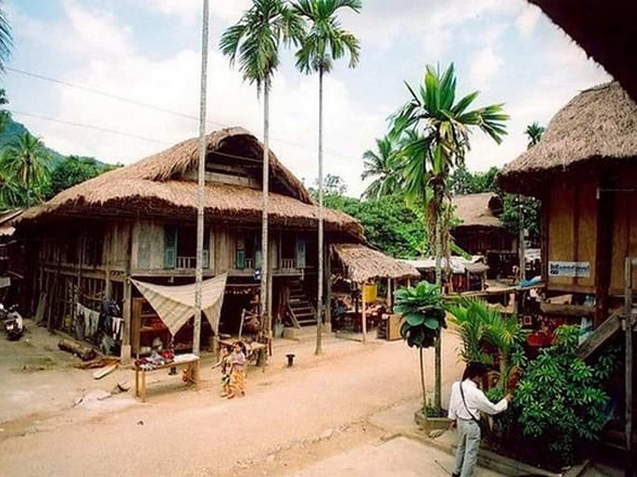Mai Chau 2 Days 1 Night Tour from Hanoi: Biking & Ethnic Villages, photo 3