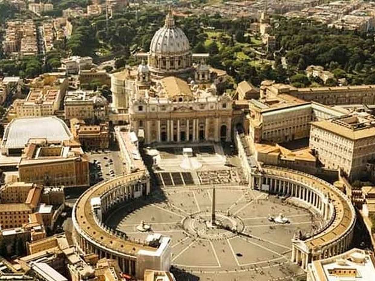 Colosseum, Vatican Museums plus other spots 1 Day Private Tour