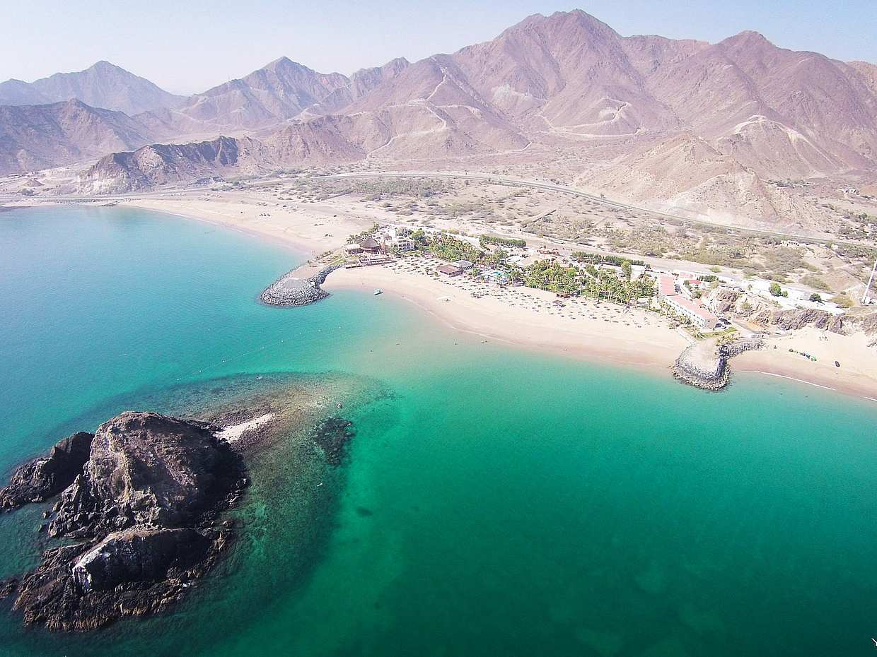 Khor-Fakkan-Tagesausflug mit Fujairah Beach, AI-Suhub Rest House, Khorfakan-Wasserfall & historischem Dorf ab Dubai in den Vereinigten Arabischen Emiraten
, photo 2