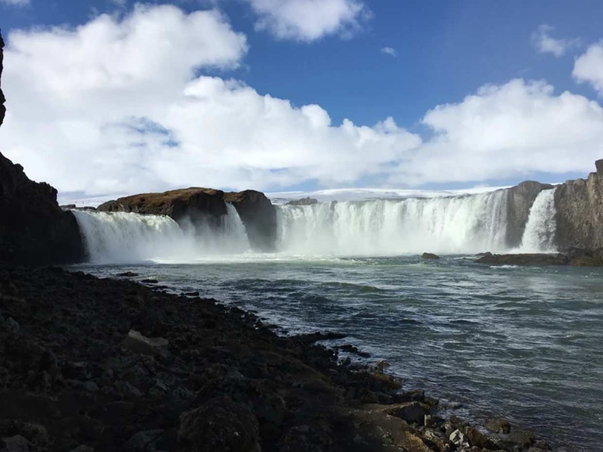 Private Tour zum See Mývatn und zum Godafoss-Wasserfall für Kreuzfahrtschiffe ab Akureyri Hafen oder Hotel in Island, Akureyri Kreuzfahrtschiff Tour.
