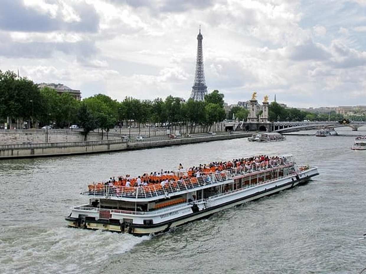 Private City Tour of Paris & River Cruise with Hotel Pick-Up