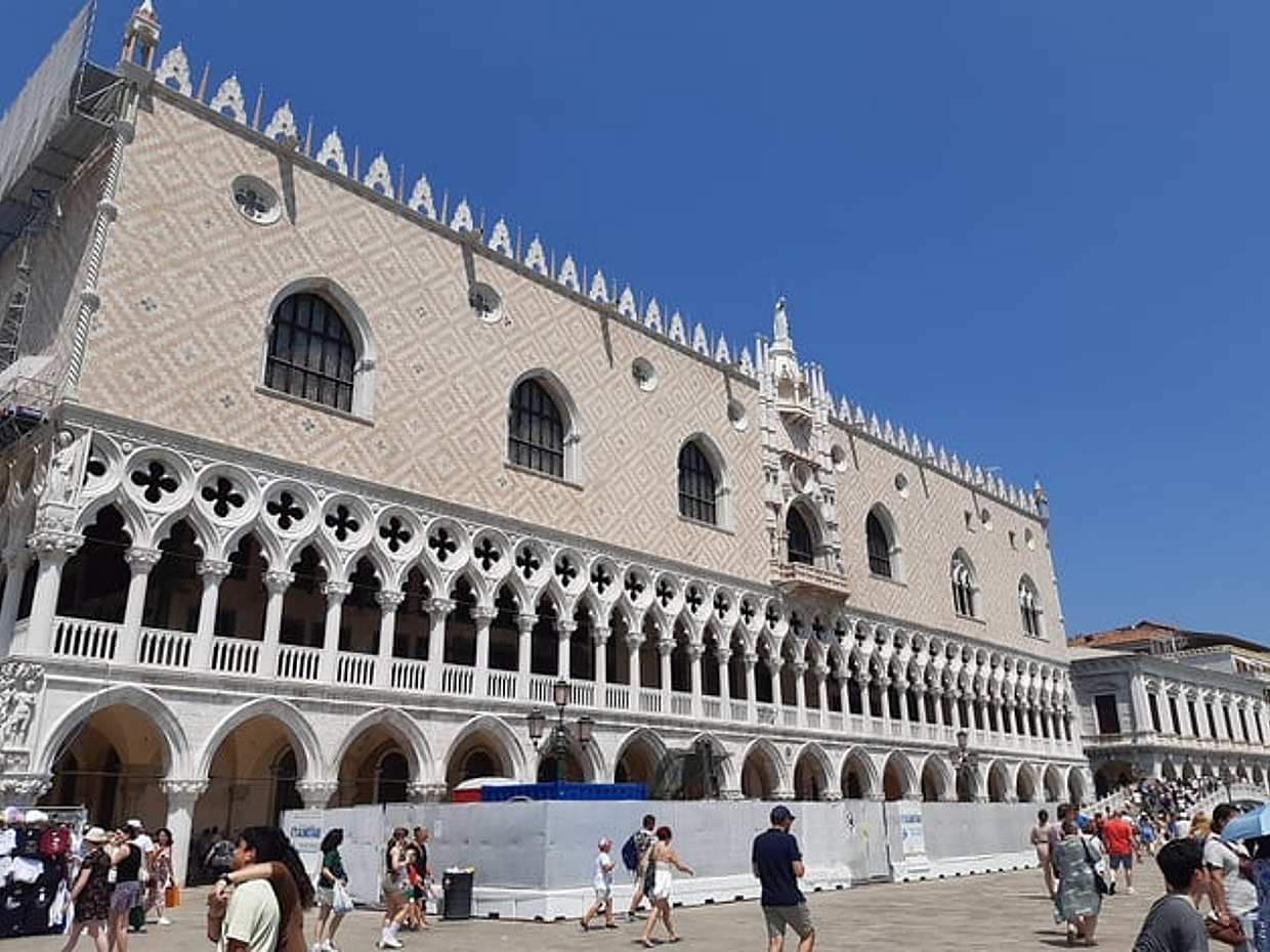 Private Venice Full-Day Tour with a Historian: Basilica, Doge’s Palace & Gondola, photo 5