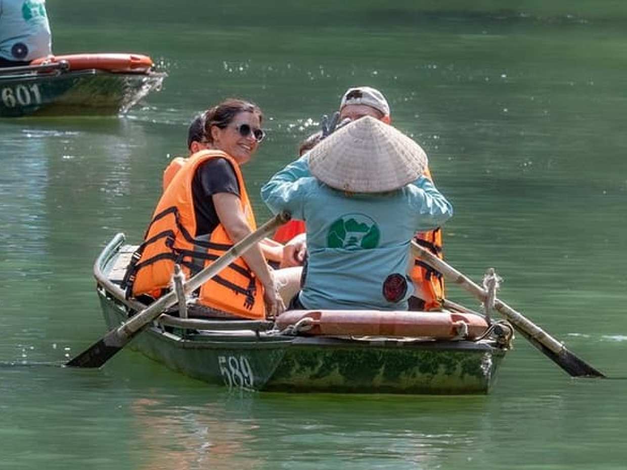 Ninh Binh Day Trip: Mua Cave, Trang An, Hoa Lu & Local Family, photo 4