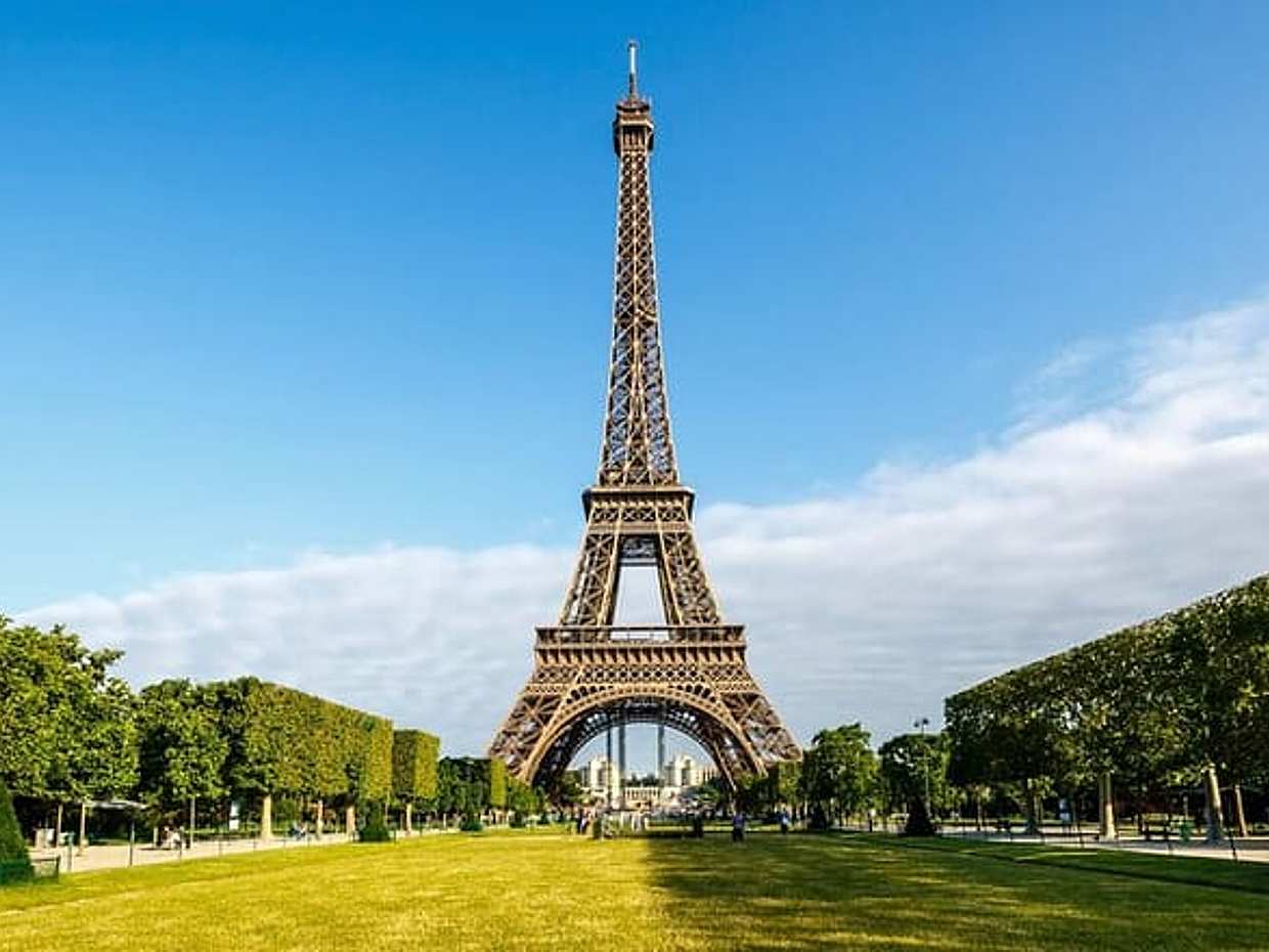 Lunch at Eiffel with Hotel Pick Up Photoshoot and Seine Cruise, photo 2