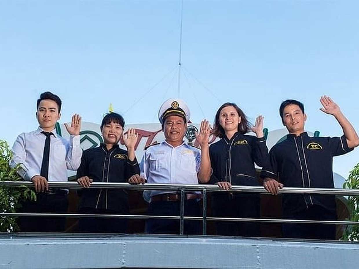 Halong Deluxe Day Tour Small Group on Boat Transfer by Limousine