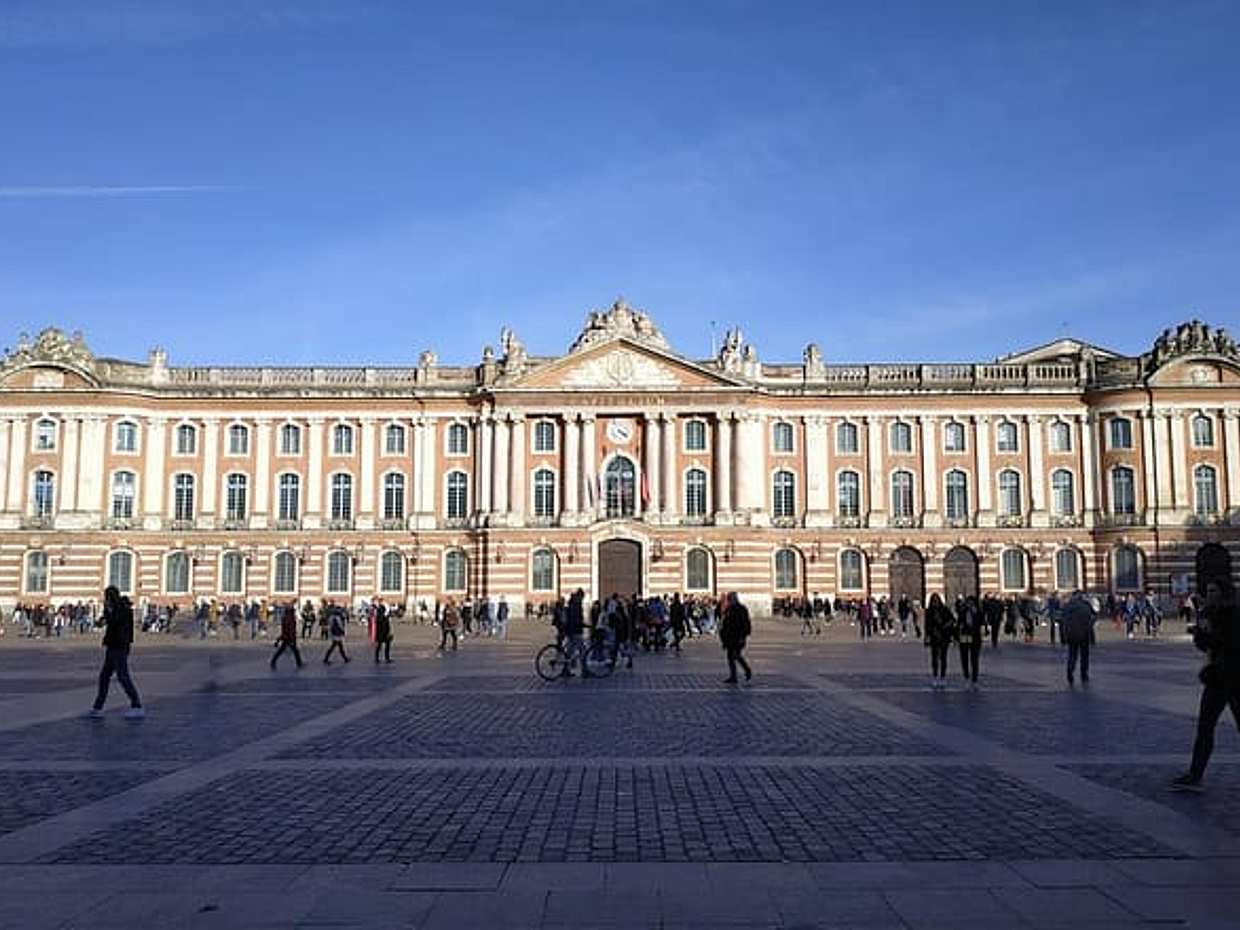 Day tour to Toulouse and the Canal du Midi. Private tour from Carcassonne.