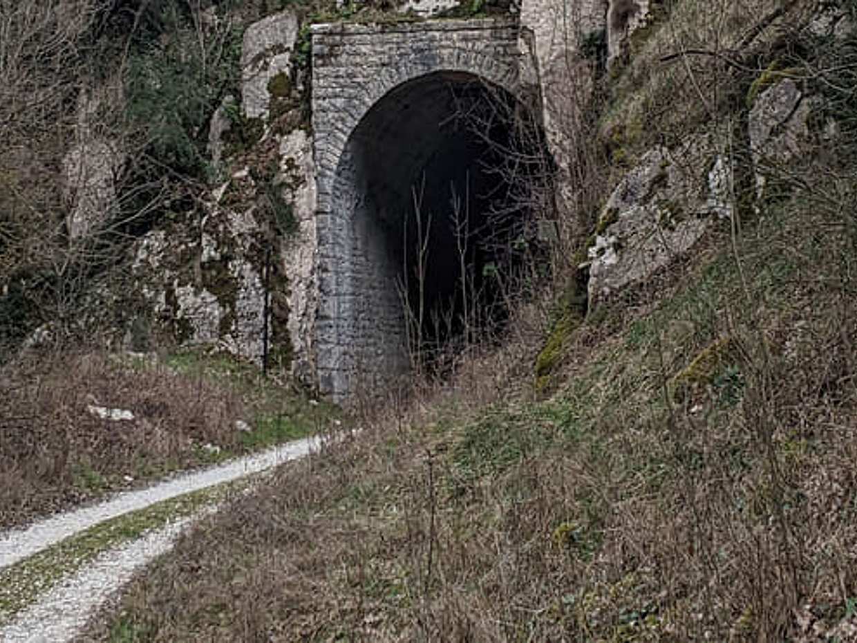 Hiking at the abandoned railway, photo 4