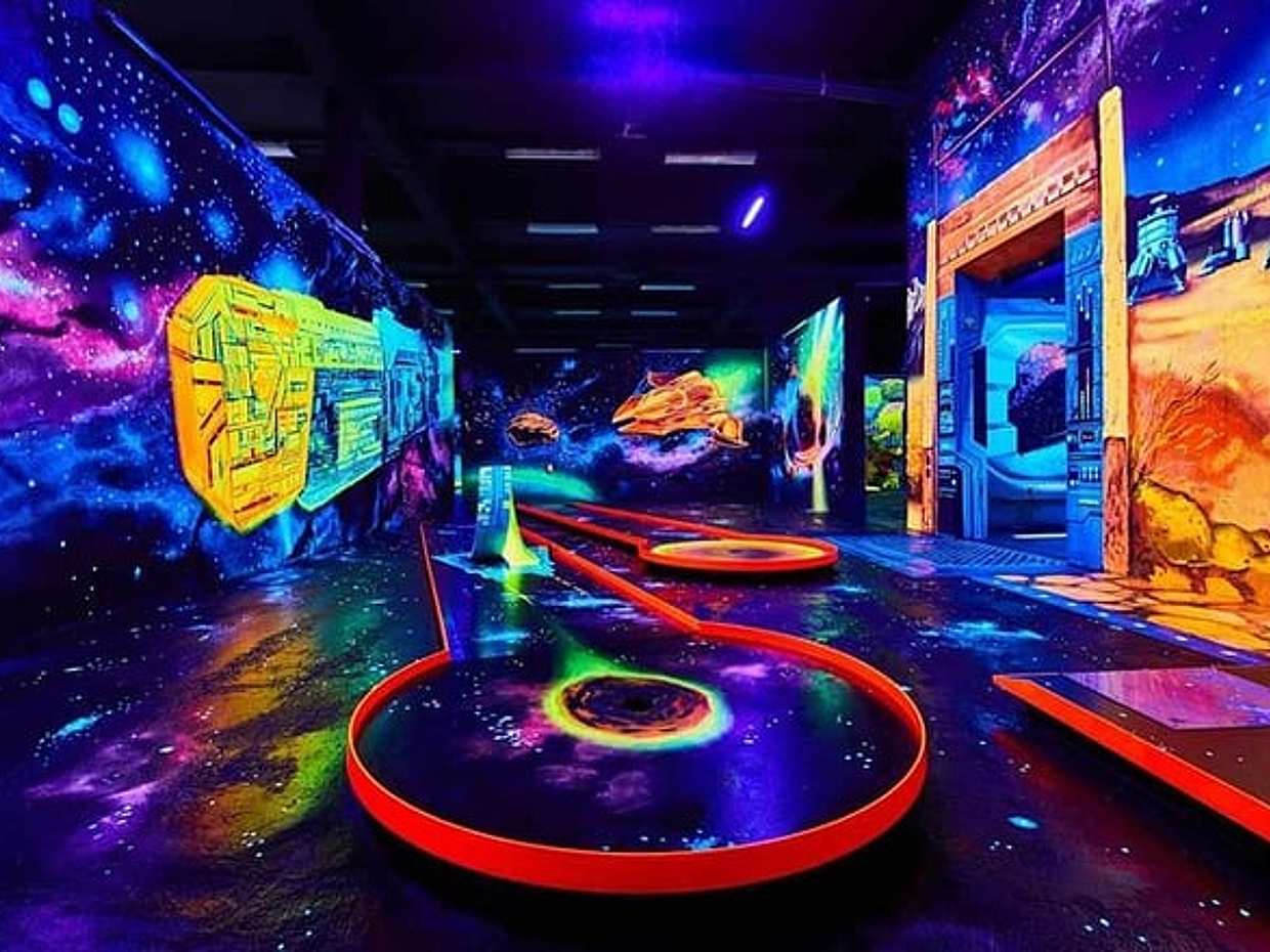 "3D Blacklight Minigolf Dubaj w Zjednoczonych Emiratach Arabskich, Szardża", photo 2