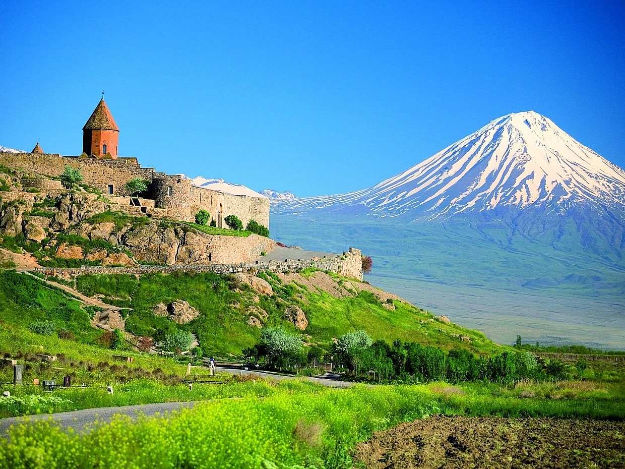 Individual tour: Khor Virap, Noravank, Areni Cave and wine tasting tour in Armenia, Yerevan
