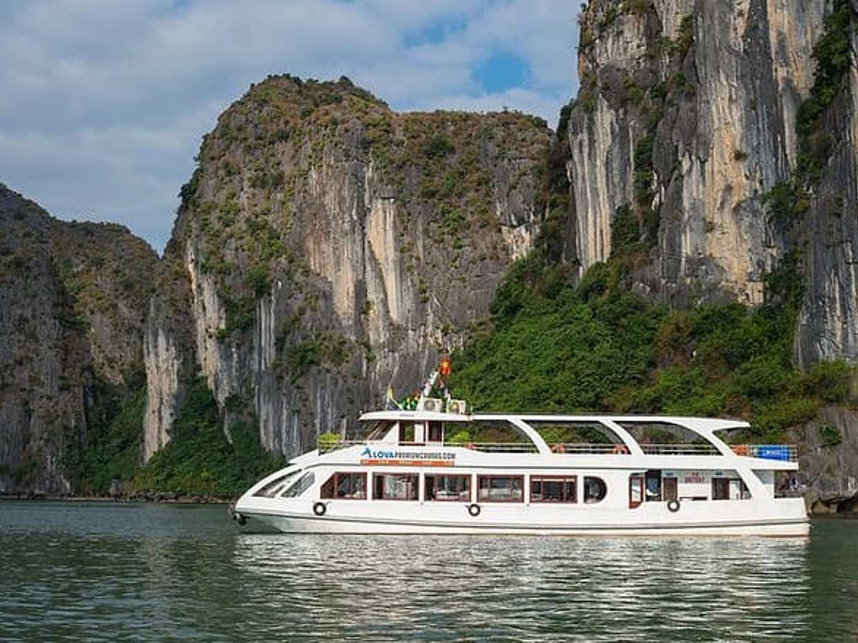 Halong Bay Deluxe Day Tour with Alova Premium Cruise All Included, Vietnam